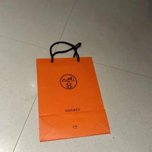 Paper bag. - Picture 2 of 2